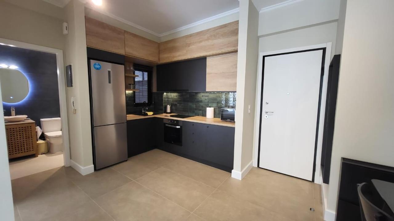 Urban Elegance Retreat In Palaio Faliro Athen